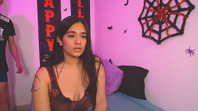 mae nathan  online show from October 21, 2025, 3:33 pm