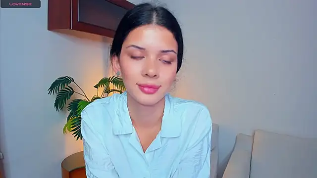 Snapshot of JoCauterucci chatting on October 7, 2025, 7:09 am JoCauterucci online show from October 7, 2025, 7:09 am