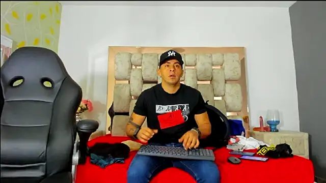 AngelAndChris online show from September 17, 2025, 12:07 pm