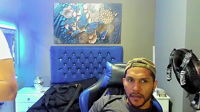 AngelAndChris online show from September 19, 2025, 12:31 pm