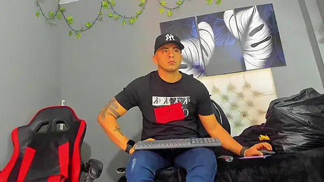 AngelAndChris online show from September 29, 2025, 12:22 pm