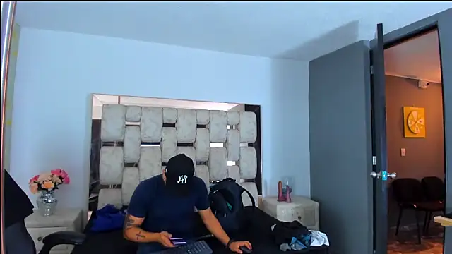 AngelAndChris online show from September 18, 2025, 12:08 pm