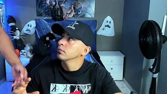 AngelAndChris online show from October 30, 2025, 12:36 pm