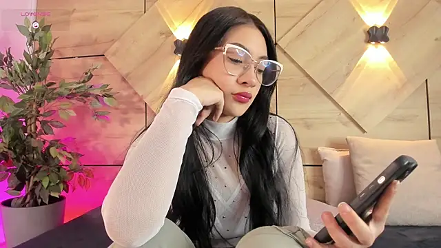 Snapshot of aylin_rousse chatting on October 11, 2025, 7:37 pm aylin rousse online show from October 11, 2025, 7:37 pm