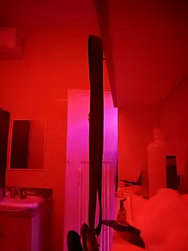 SaraBust online show from October 18, 2025, 2:24 am