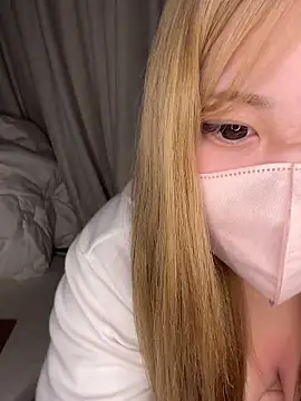 Snapshot of Chua-chan chatting on October 21, 2025, 7:35 pm Chua-chan online show from October 21, 2025, 7:35 pm