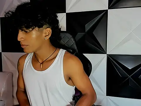 Snapshot of bull_cam chatting on September 17, 2025, 7:16 pm bull cam online show from September 17, 2025, 7:16 pm