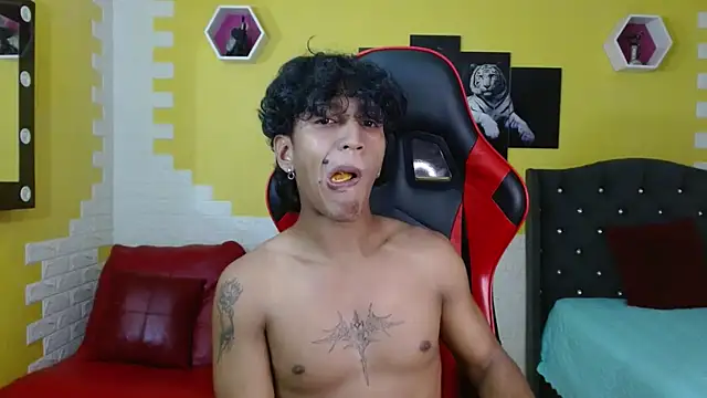 Snapshot of bull_cam chatting on October 19, 2025, 4:21 pm bull cam online show from October 19, 2025, 4:21 pm