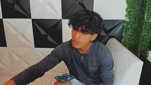 Snapshot of bull_cam chatting on October 4, 2025, 6:42 pm bull cam online show from October 4, 2025, 6:42 pm