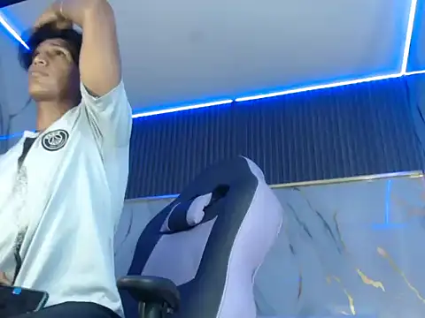 Snapshot of bull_cam chatting on September 16, 2025, 6:53 pm bull cam online show from September 16, 2025, 6:53 pm