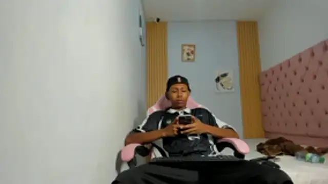 Snapshot of Jax_Maliq chatting on October 28, 2025, 2:12 am Jax Maliq online show from October 28, 2025, 2:12 am