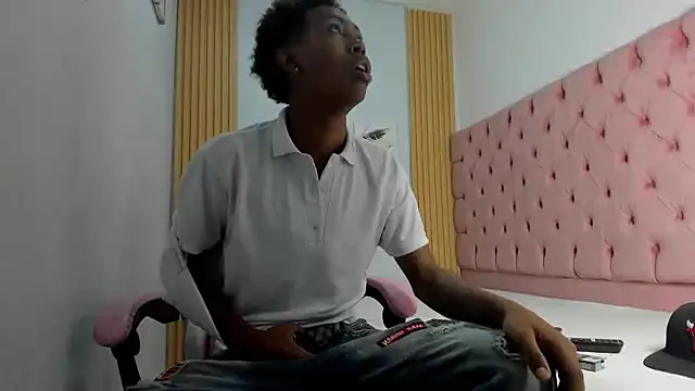 Snapshot of Jax_Maliq chatting on October 30, 2025, 2:10 am Jax Maliq online show from October 30, 2025, 2:10 am