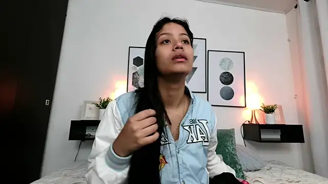 Snapshot of Rodriguez_Gabi chatting on September 13, 2025, 12:05 pm Rodriguez Gabi online show from September 13, 2025, 12:05 pm