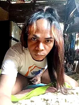 luisatrans1 online show from September 14, 2025, 4:07 pm