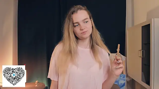 Snapshot of KerenFurguson chatting on October 24, 2025, 7:13 pm KerenFurguson online show from October 24, 2025, 7:13 pm