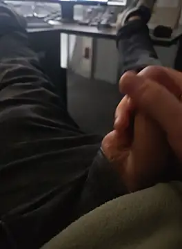 Snapshot of stunning_stallion chatting on October 18, 2025, 4:58 am stunning stallion online show from October 18, 2025, 4:58 am