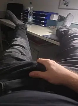 Snapshot of stunning_stallion chatting on October 13, 2025, 9:27 pm stunning stallion online show from October 13, 2025, 9:27 pm