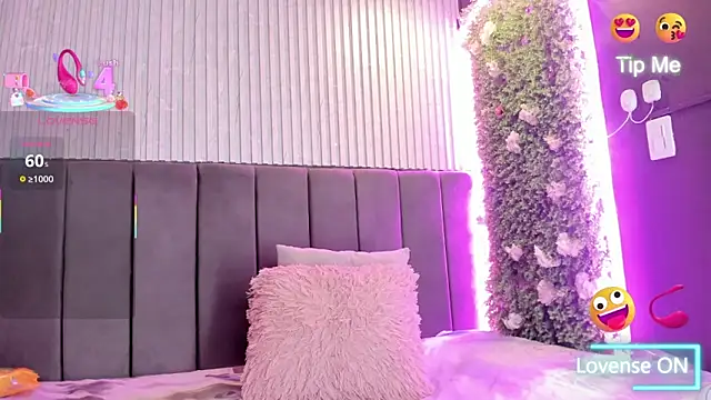 Skarlett hot  online show from November 27, 2025, 8:42 pm