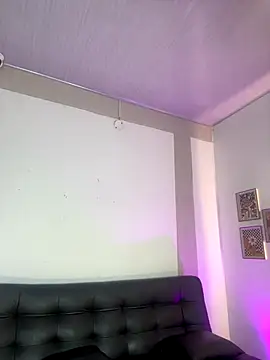 Snapshot of RedVelvet_Dream chatting on October 1, 2025, 12:06 am RedVelvet Dream online show from October 1, 2025, 12:06 am