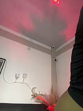 Snapshot of RedVelvet_Dream chatting on September 21, 2025, 10:37 pm RedVelvet Dream online show from September 21, 2025, 10:37 pm