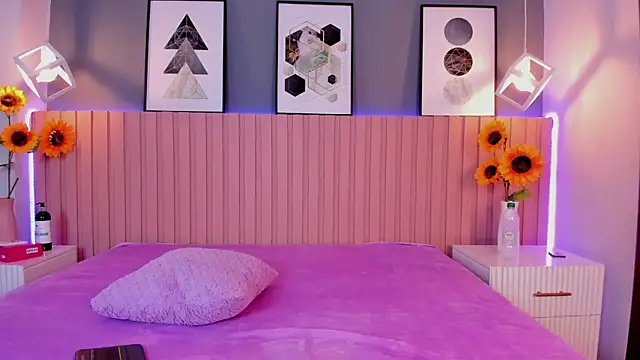 Nina Ford online show from November 29, 2025, 3:28 am