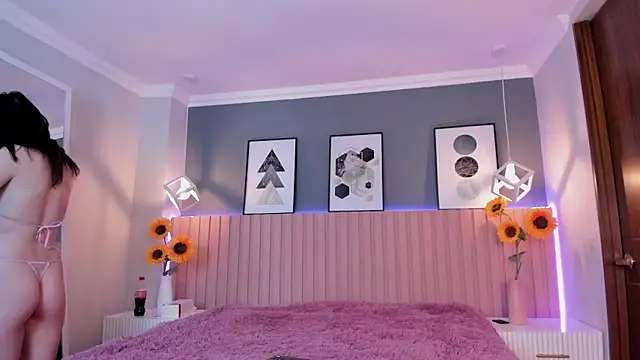 Nina Ford online show from November 11, 2025, 3:01 am