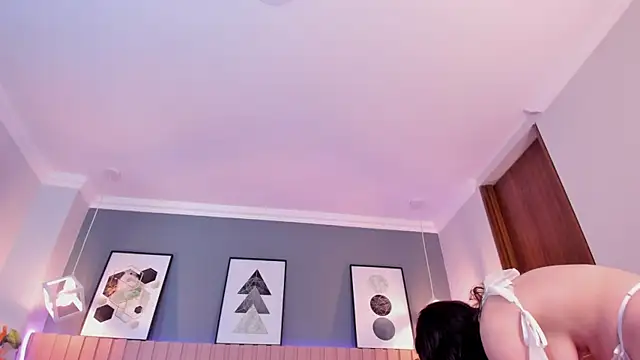 Nina Ford online show from April 16, 2026, 3:07 am