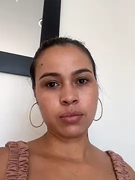 aby smiith  online show from September 23, 2025, 3:41 pm