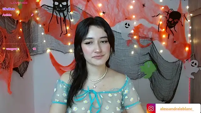 Snapshot of AlessandraLB chatting on September 29, 2025, 10:33 am AlessandraLB online show from September 29, 2025, 10:33 am