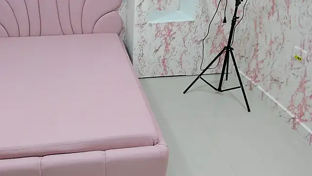 Luna-Black online show from September 14, 2025, 3:29 am