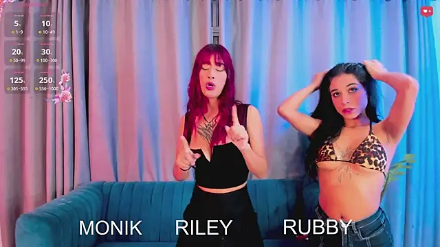 Snapshot of Evil_Giirls chatting on October 5, 2025, 1:51 am Evil Giirls online show from October 5, 2025, 1:51 am