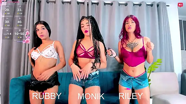 Snapshot of Evil_Giirls chatting on October 4, 2025, 1:51 am Evil Giirls online show from October 4, 2025, 1:51 am