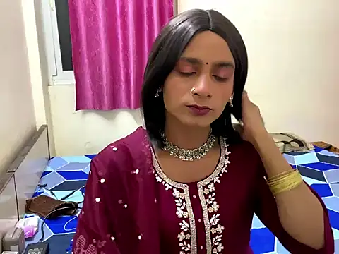 LuvLayla online show from October 17, 2025, 12:14 am