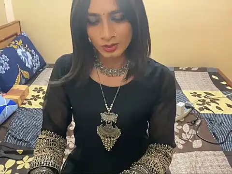 LuvLayla online show from April 19, 2026, 8:44 pm