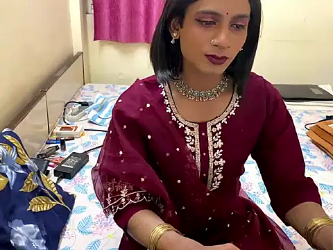 LuvLayla online show from November 20, 2025, 6:30 pm