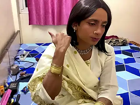 LuvLayla online show from October 17, 2025, 6:21 pm