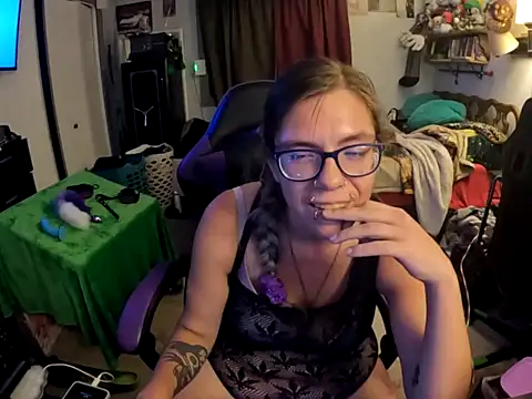 Snapshot of R4inbowK1tty chatting on October 15, 2025, 3:27 am R4inbowK1tty online show from October 15, 2025, 3:27 am