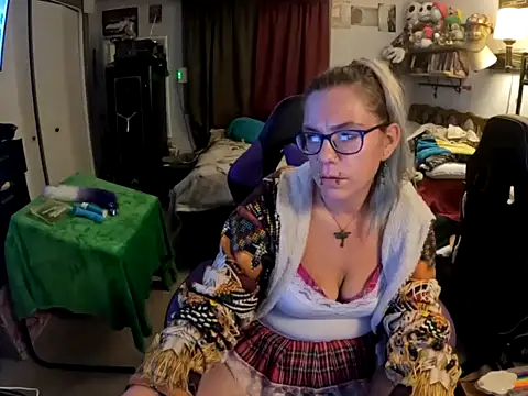 Snapshot of R4inbowK1tty chatting on October 9, 2025, 3:29 am R4inbowK1tty online show from October 9, 2025, 3:29 am