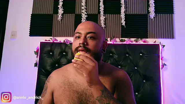  leda swan  online show from March 26, 2026, 11:08 am