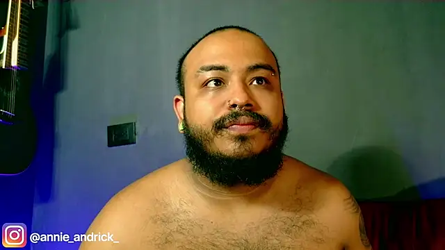  leda swan  online show from October 3, 2025, 1:45 pm