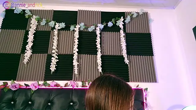  leda swan  online show from March 5, 2026, 1:30 pm