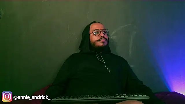  leda swan  online show from October 16, 2025, 1:08 pm