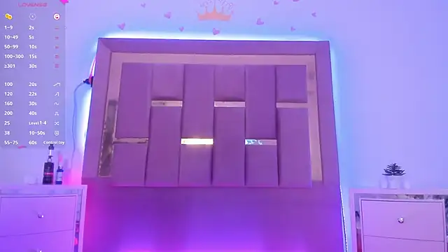 AikoSnow online show from September 18, 2025, 6:55 pm