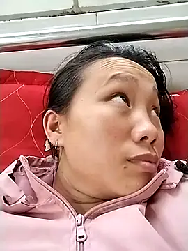 liu-liusexy online show from October 8, 2025, 4:03 am