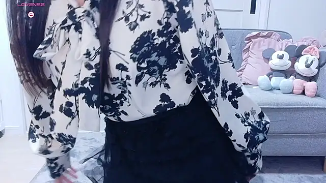 YURi luv online show from October 22, 2025, 11:09 am