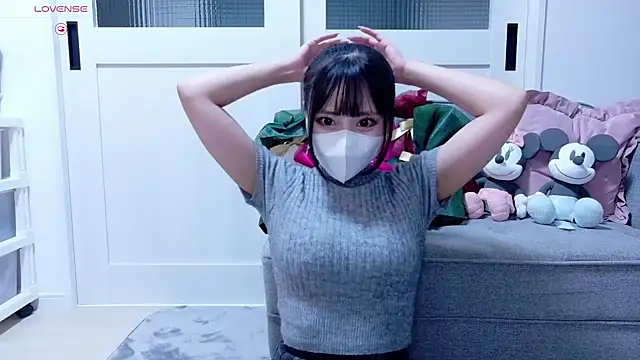 YURi luv online show from September 28, 2025, 11:06 am