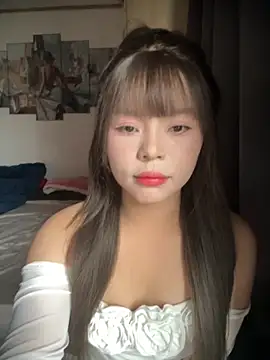 SarahBeii online show from November 4, 2025, 3:32 am