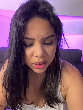 P A U L I N A  online show from May 30, 2026, 2:07 am
