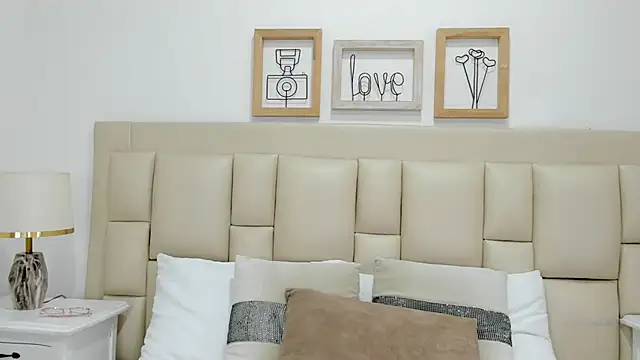 Snapshot of EbonyLudovica chatting on September 30, 2025, 3:23 am EbonyLudovica online show from September 30, 2025, 3:23 am