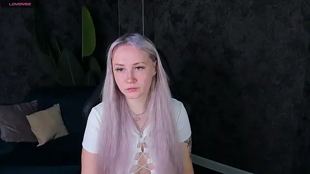 Joyce Howard online show from October 10, 2025, 2:23 am